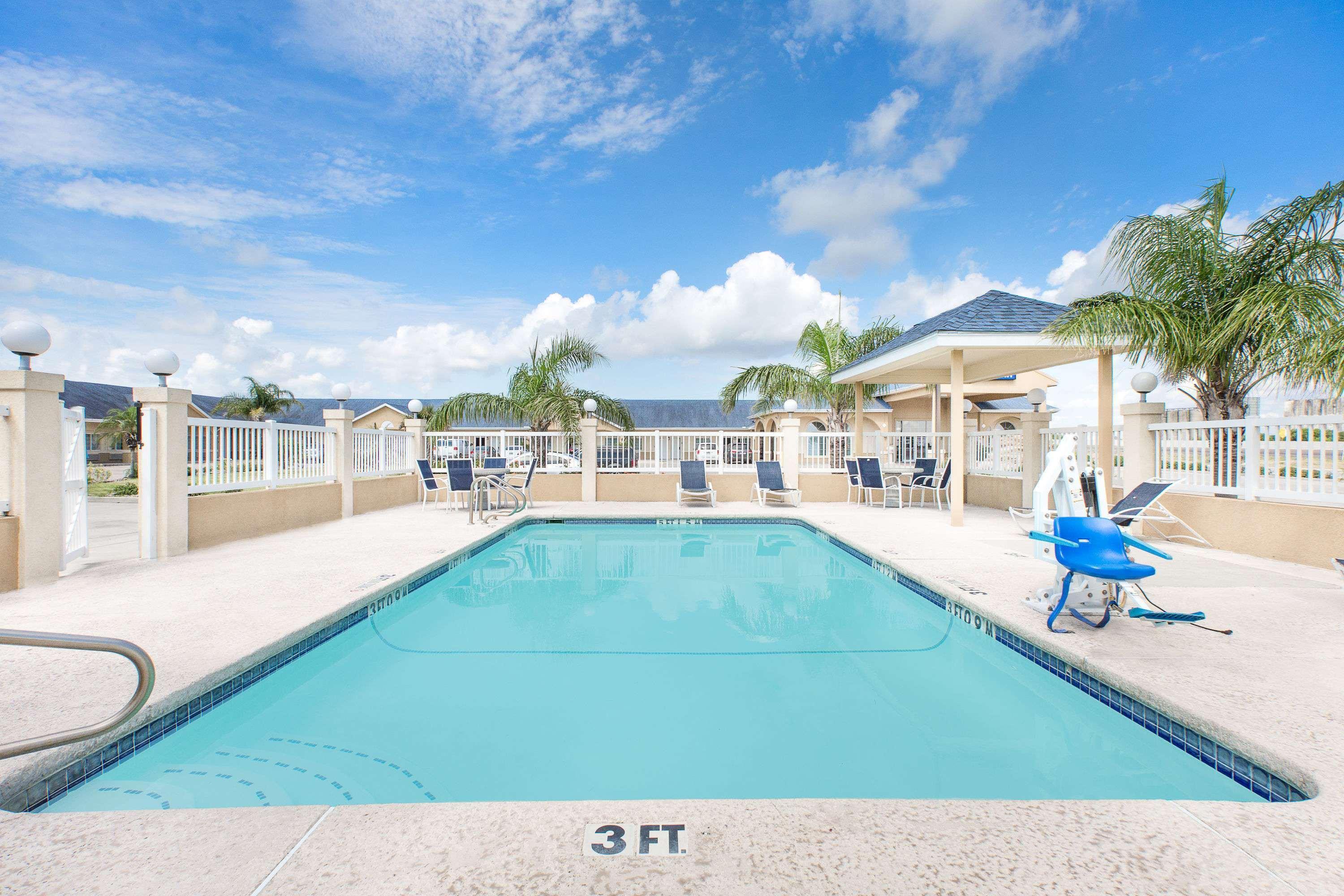 Days By Wyndham Motel